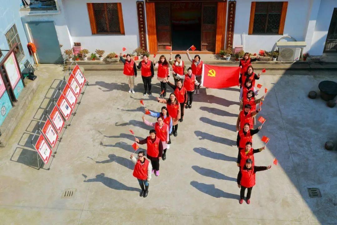 逃离无人的学校